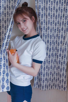 女生泳衣遮肚子